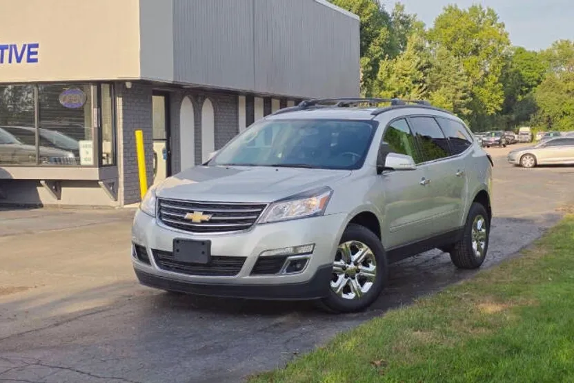 2015 Chevrolet Traverse 2LT photo 1