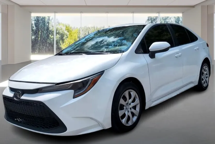 2021 Toyota Corolla LE photo 1