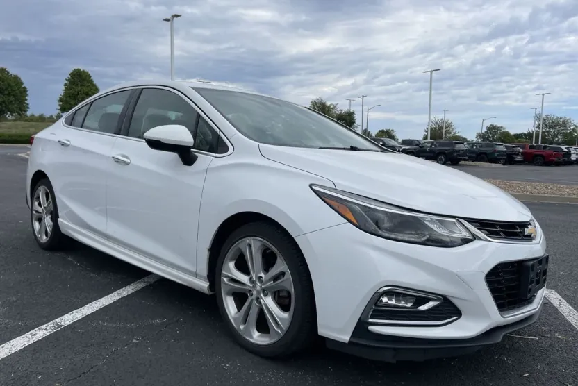 2016 Chevrolet Cruze Premier photo 1