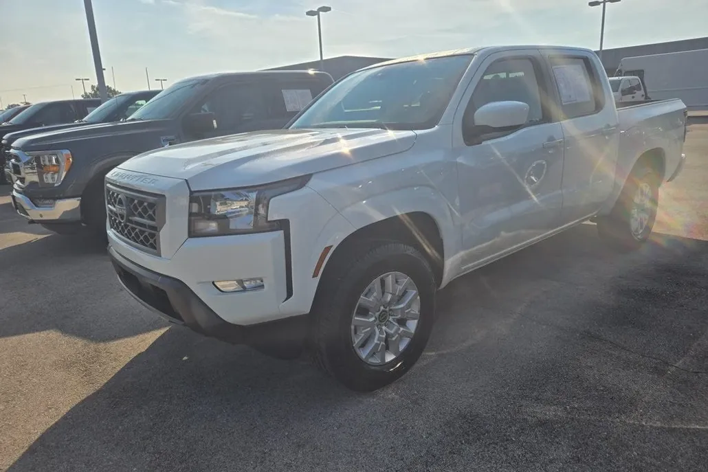 2024 Nissan Frontier SV photo 1