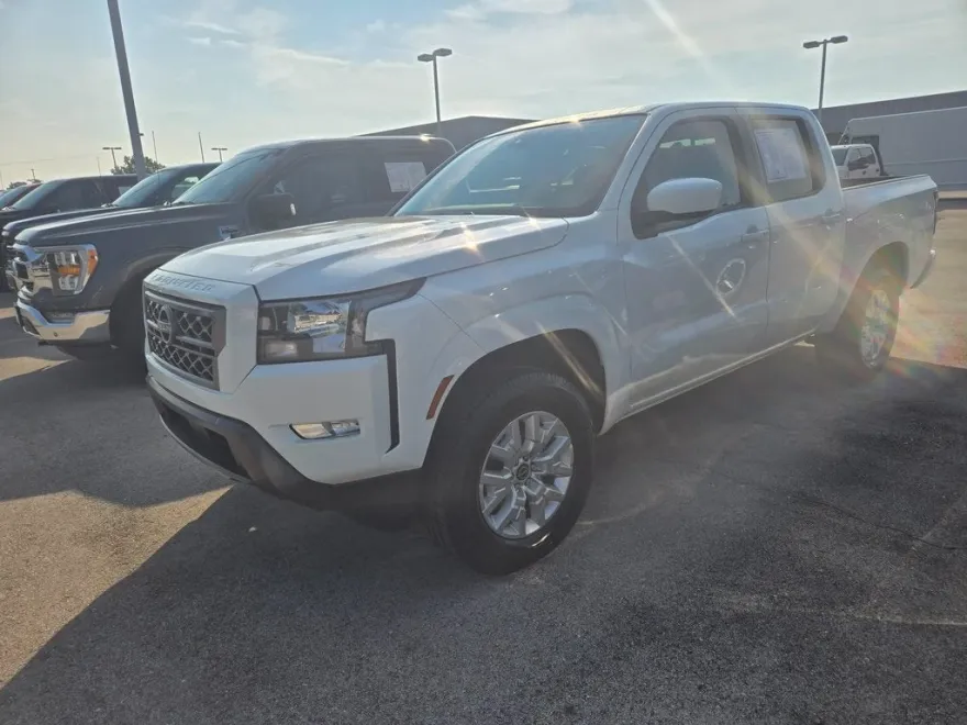 2024 Nissan Frontier SV photo 1