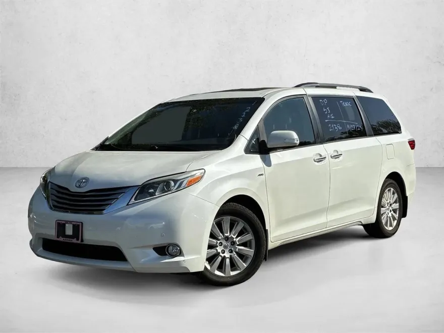 2016 Toyota Sienna Limited Premium photo 1