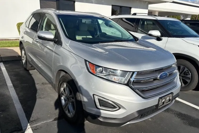 2017 Ford Edge Titanium photo 1