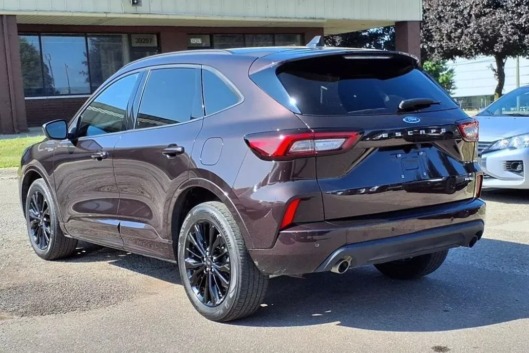 2023 Ford Escape ST-Line Elite photo 1