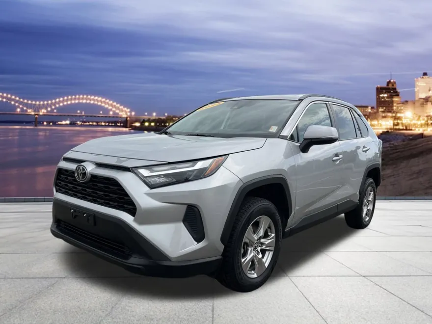 2022 Toyota RAV4 XLE photo 1