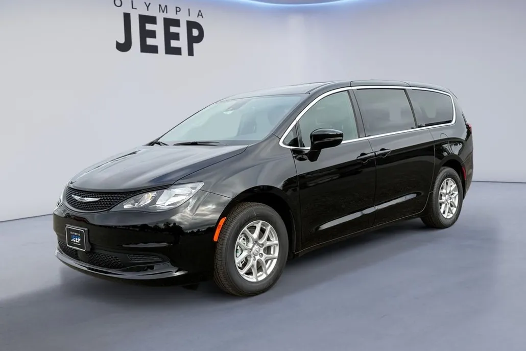2025 Chrysler Voyager LX photo 1
