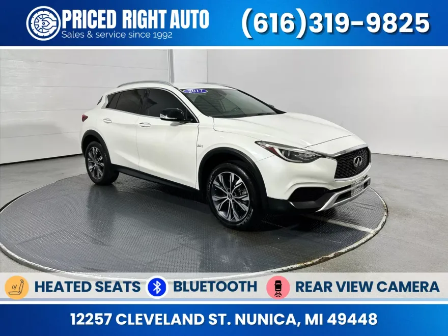 2017 Infiniti QX30 Luxury photo 1