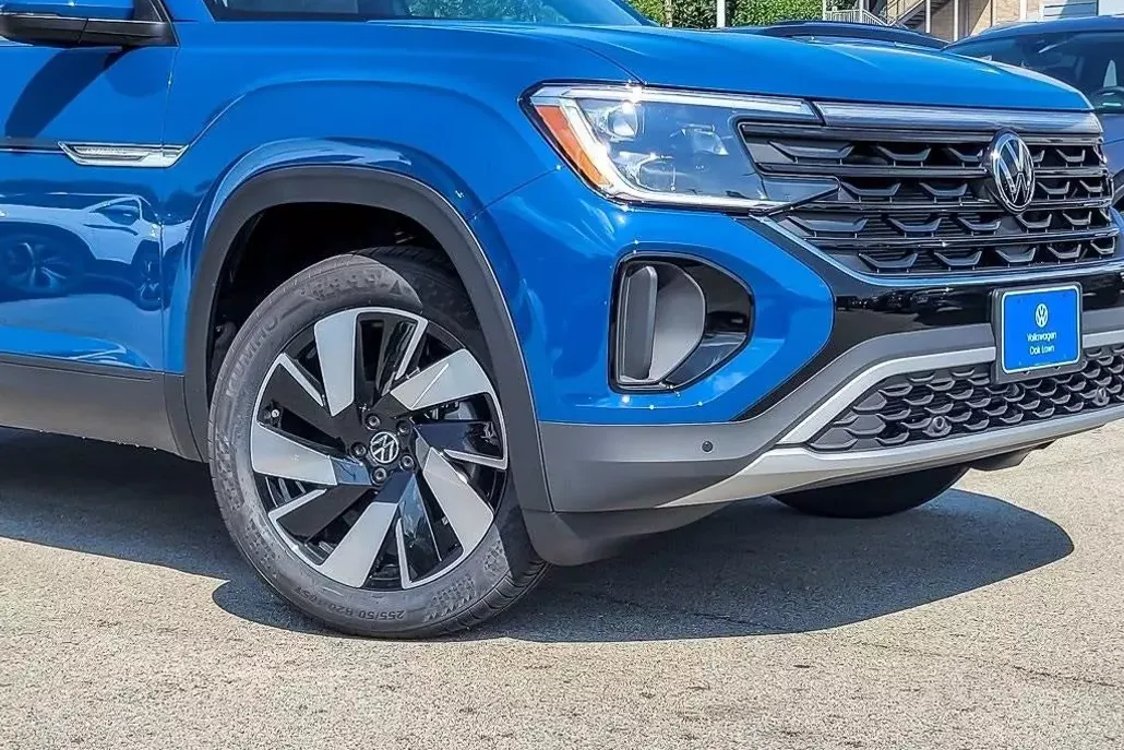 2026 Volkswagen Atlas Cross Sport SE Technology photo 1