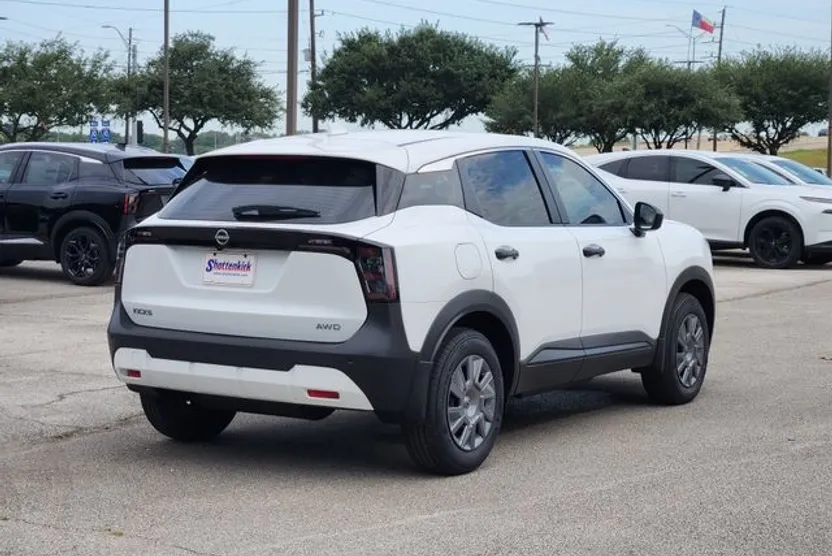 2025 Nissan Kicks S photo 1