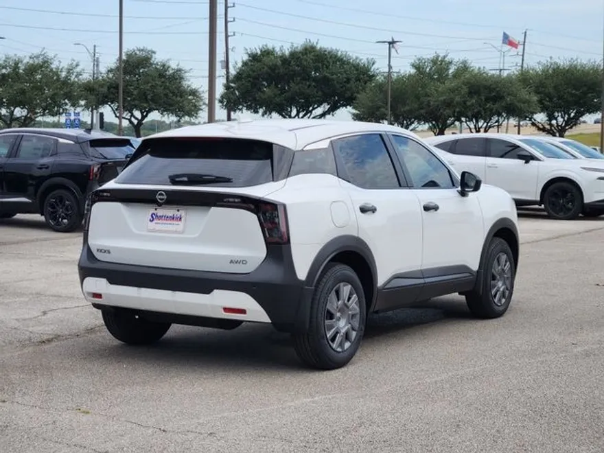 2025 Nissan Kicks S photo 1