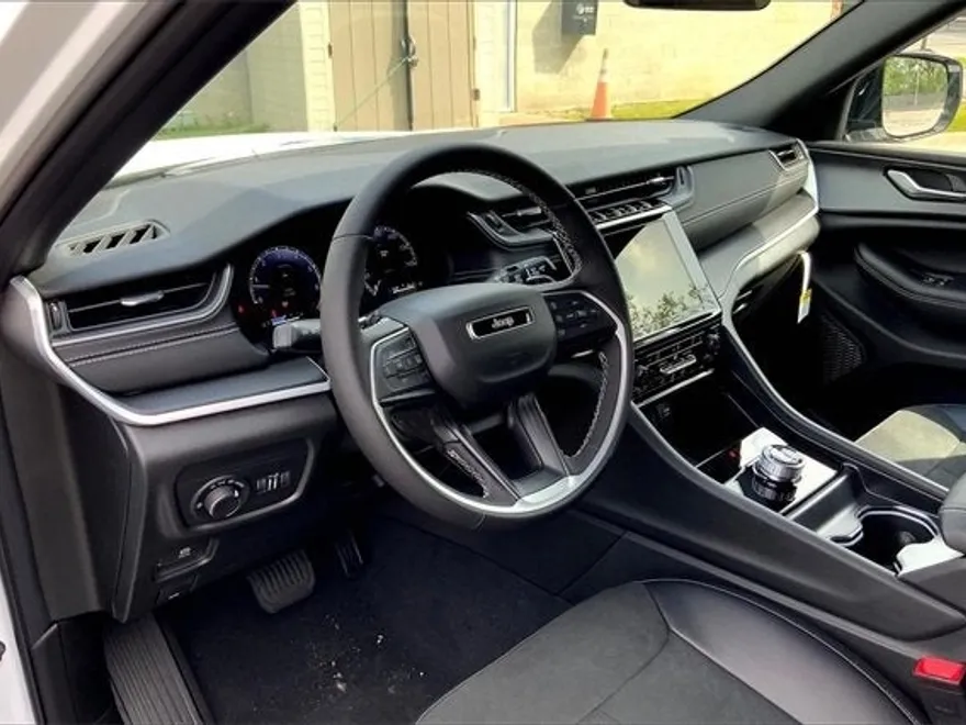 2025 Jeep Grand Cherokee Altitude X photo 8