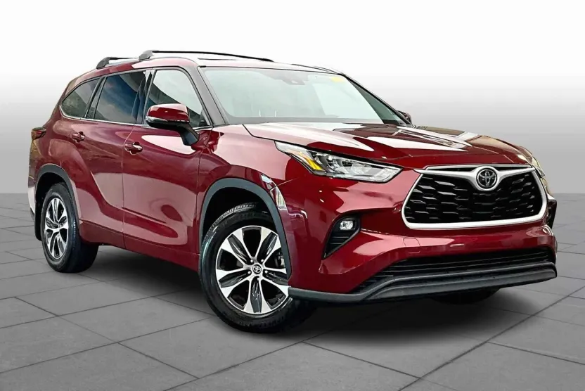 2020 Toyota Highlander XLE photo 1