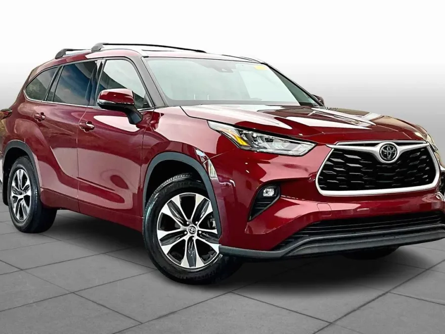 2020 Toyota Highlander XLE photo 1