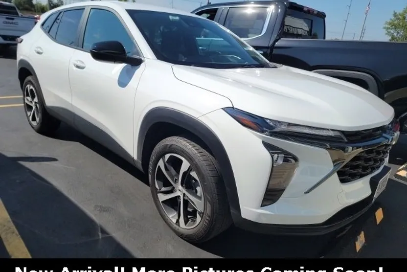 2024 Chevrolet Trax photo 1