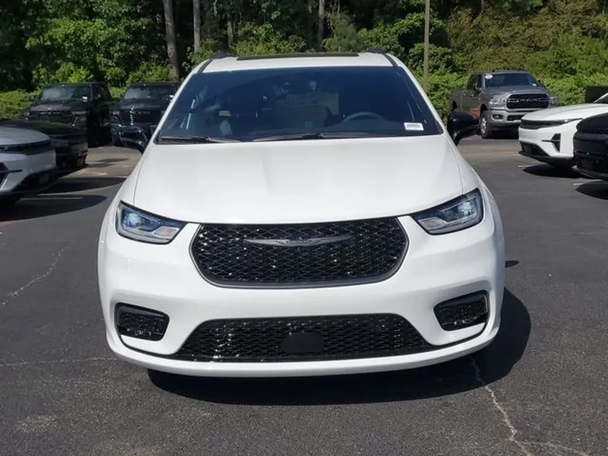 2025 Chrysler Pacifica photo 1