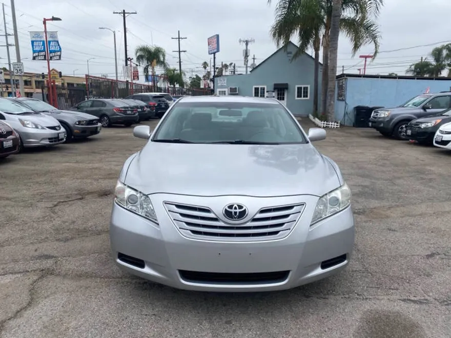 2009 Toyota Camry LE photo 1