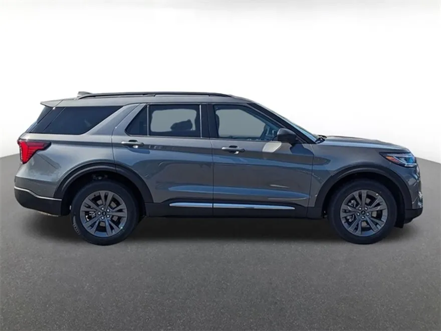 2025 Ford Explorer photo 1