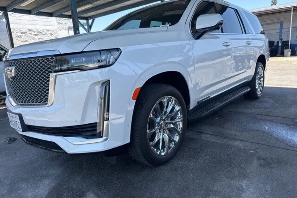 2021 Cadillac Escalade ESV Premium Luxury photo 1