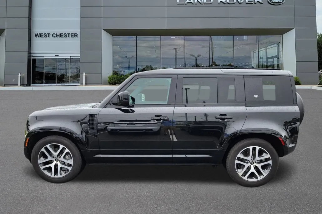 2024 Land Rover Defender 110 X-Dynamic SE photo 1