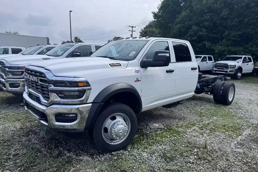 2025 Ram 5500 Tradesman photo 1