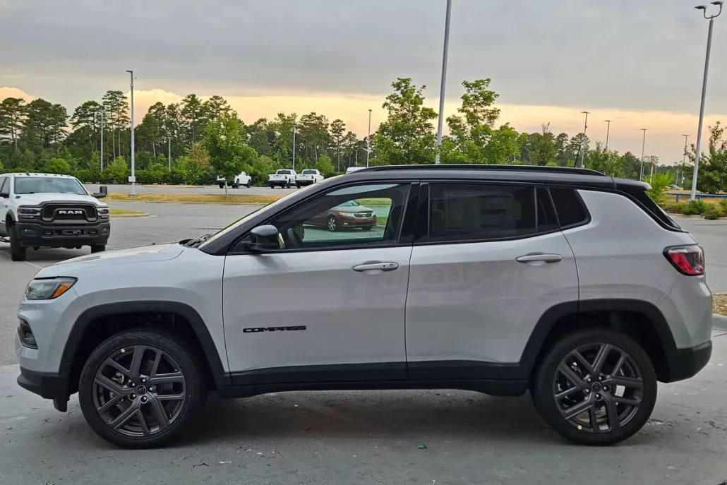 2025 Jeep Compass Limited photo 1