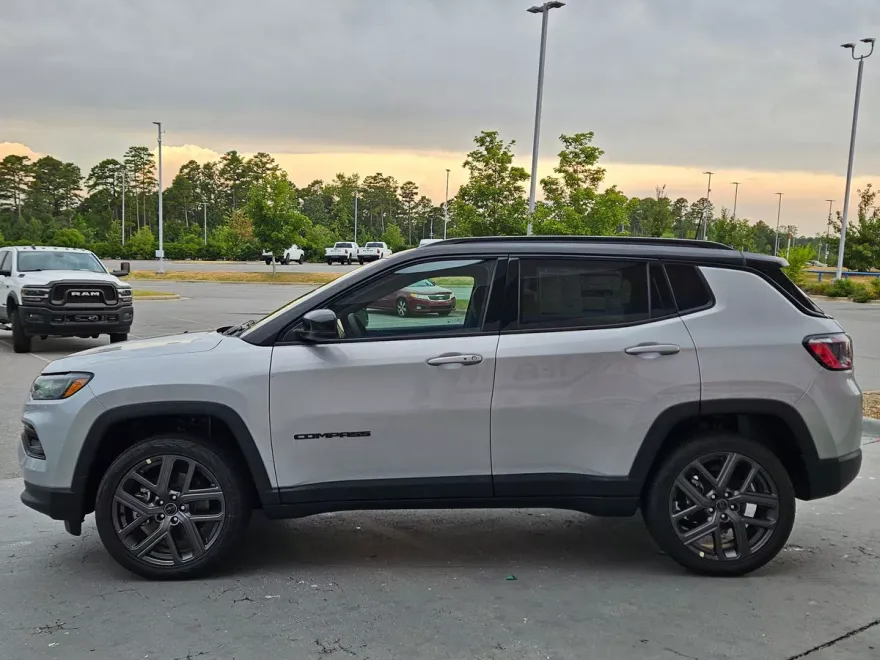 2025 Jeep Compass Limited photo 1
