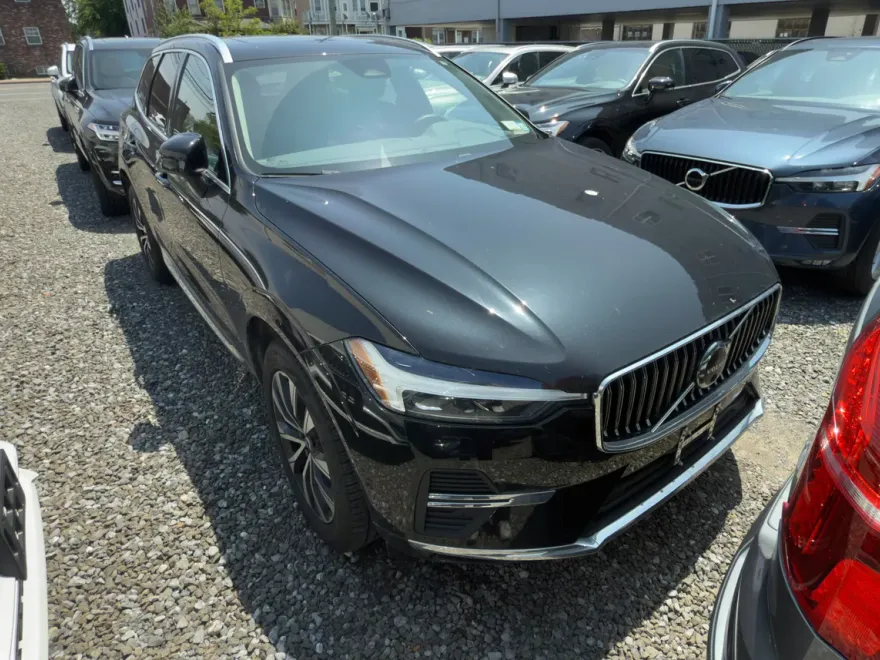 2023 Volvo XC60 B5 Plus photo 1