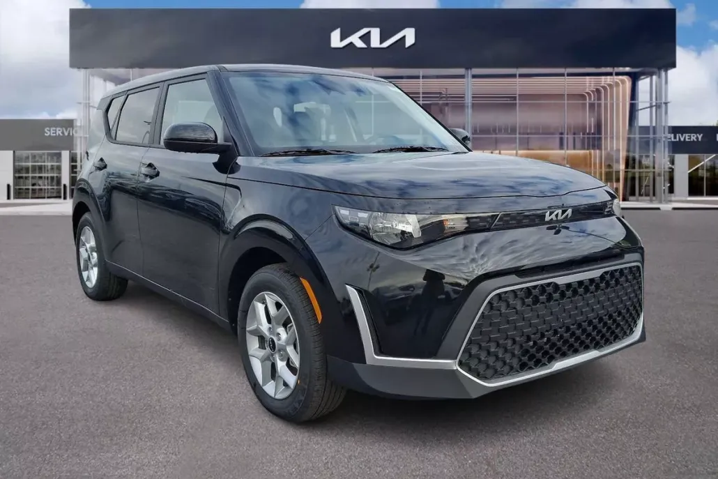 2025 Kia Soul LX photo 1