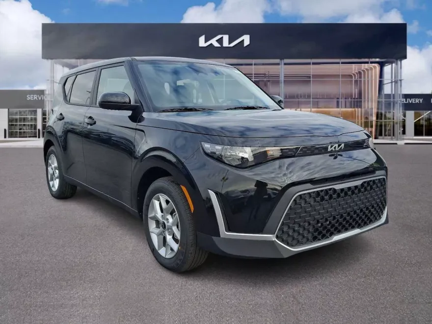 2025 Kia Soul LX photo 1