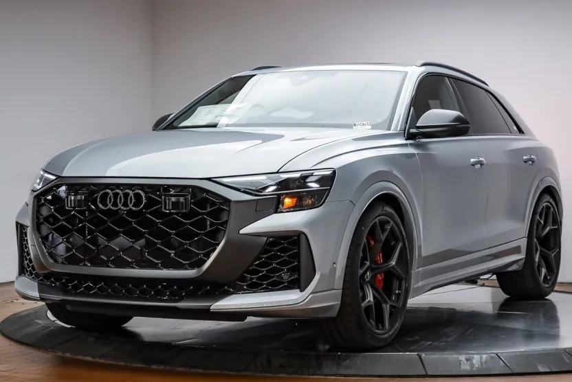 2025 Audi RS Q8 photo 1