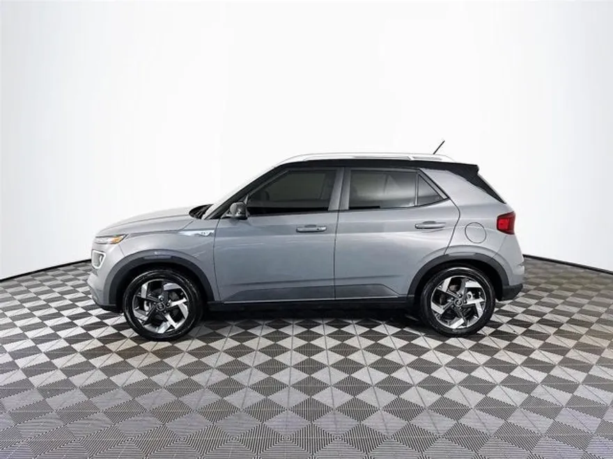 2023 Hyundai Venue Limited photo 1