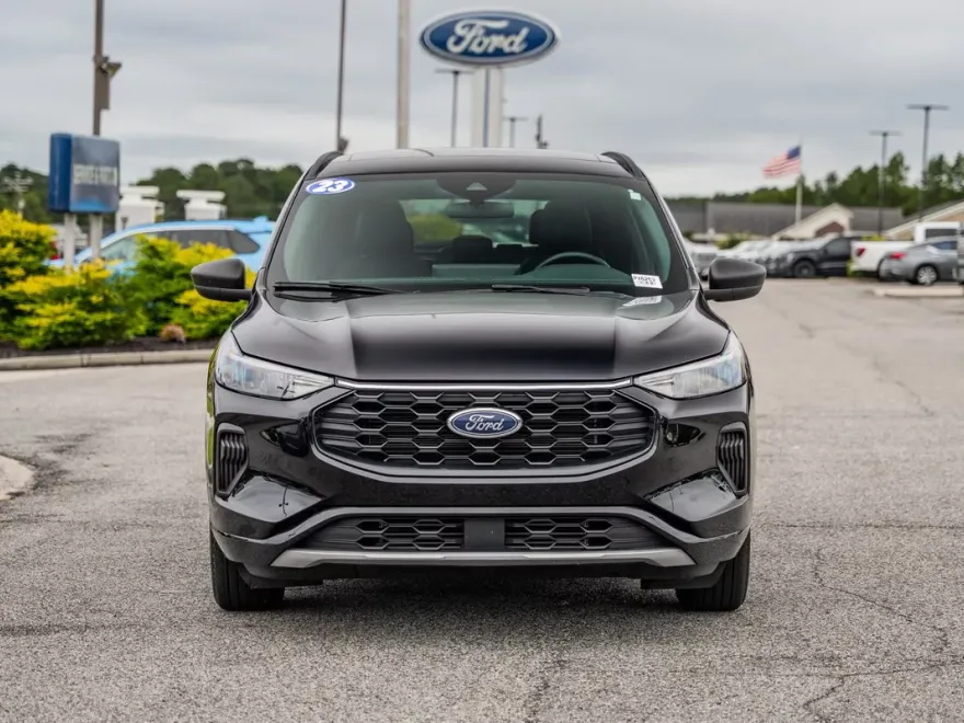 2023 Ford Escape ST-Line photo 1