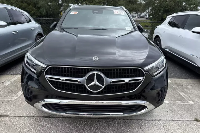 2025 Mercedes Benz GLC 300 4MATIC photo 1