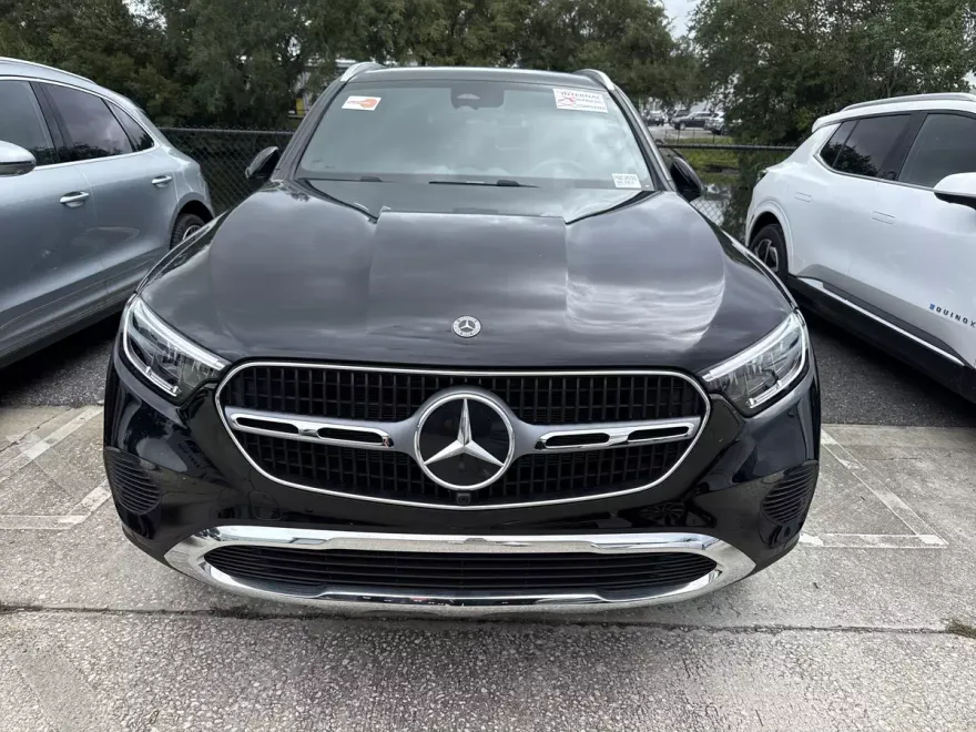 2025 Mercedes Benz GLC 300 4MATIC photo 1