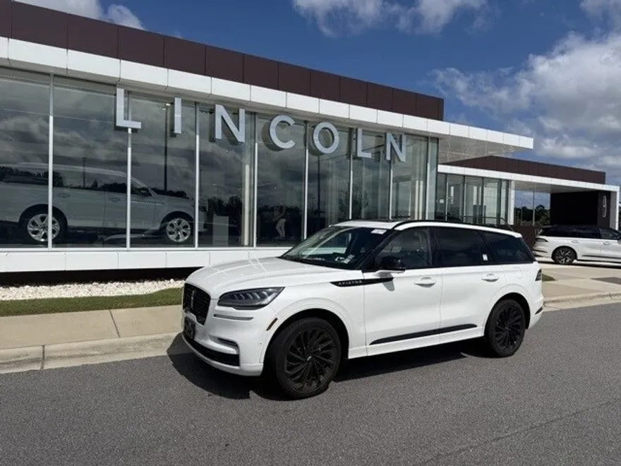2023 Lincoln Aviator Reserve photo 1