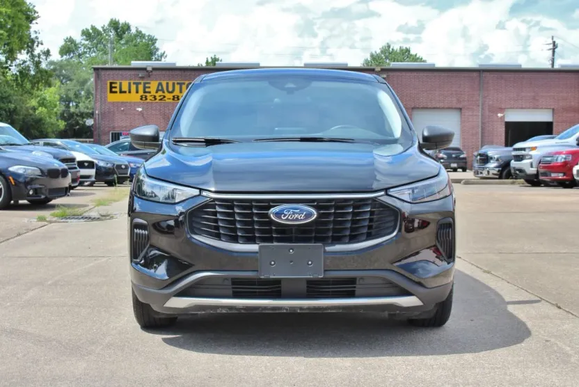 2023 Ford Escape Active Sport photo 1