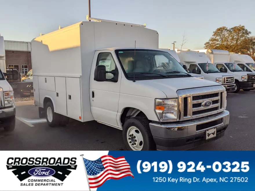2025 Ford E-350 Base photo 1