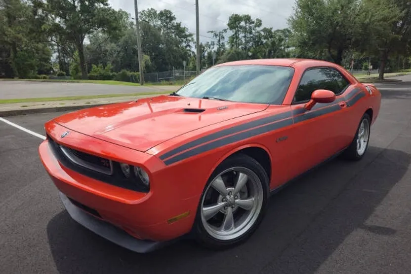 2010 Dodge Challenger R/T photo 1