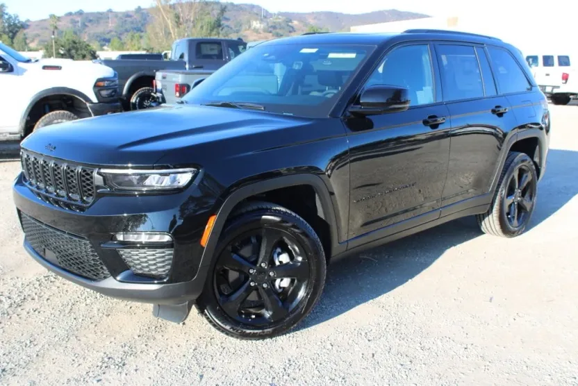 2025 Jeep Grand Cherokee Limited photo 1