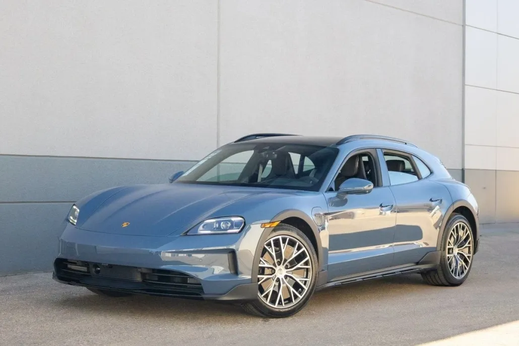 2025 Porsche Taycan 4 Cross Turismo photo 1