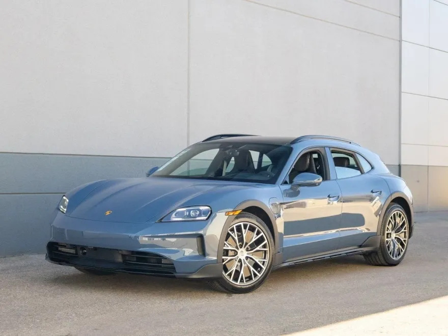 2025 Porsche Taycan 4 Cross Turismo photo 1