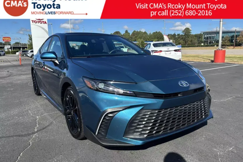 2025 Toyota Camry SE photo 1