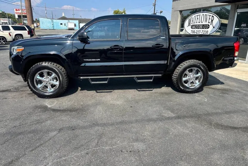 2017 Toyota Tacoma SR5 V6 photo 1