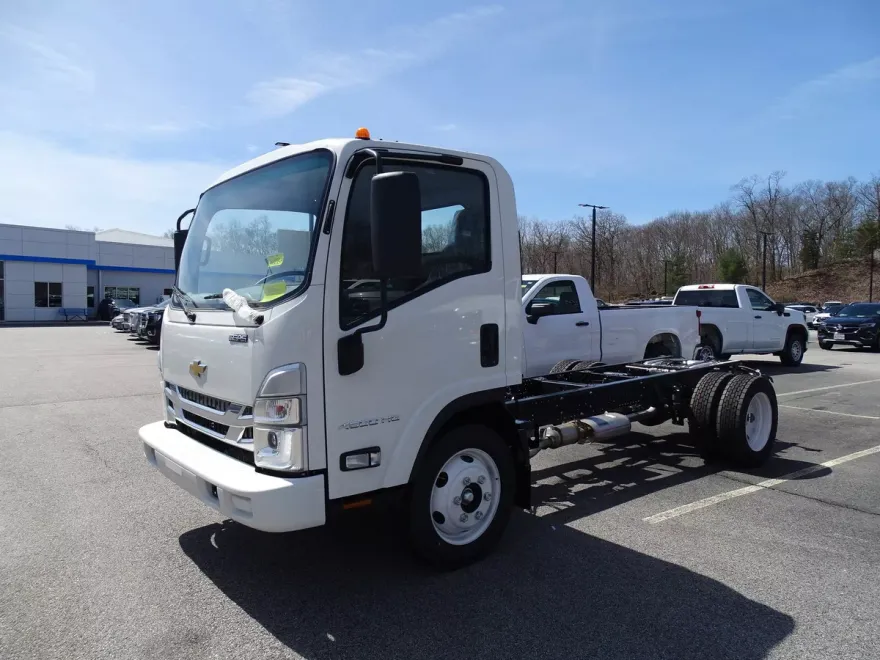 2024 Chevrolet Silverado 4500HD Base photo 1