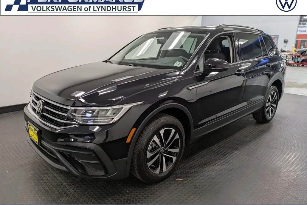 2022 Volkswagen Tiguan S photo 1