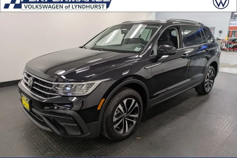 2022 Volkswagen Tiguan S photo 1