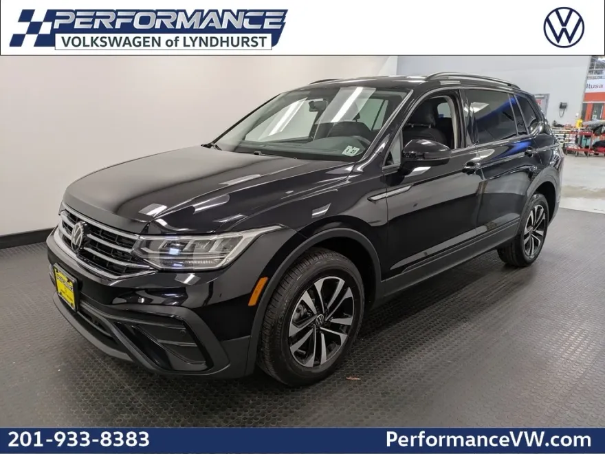 2022 Volkswagen Tiguan S photo 1