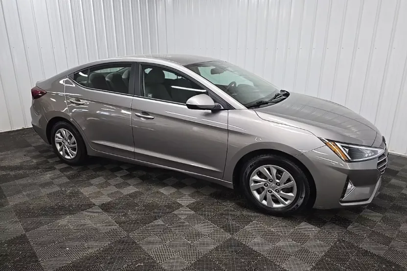2020 Hyundai Elantra SE photo 1