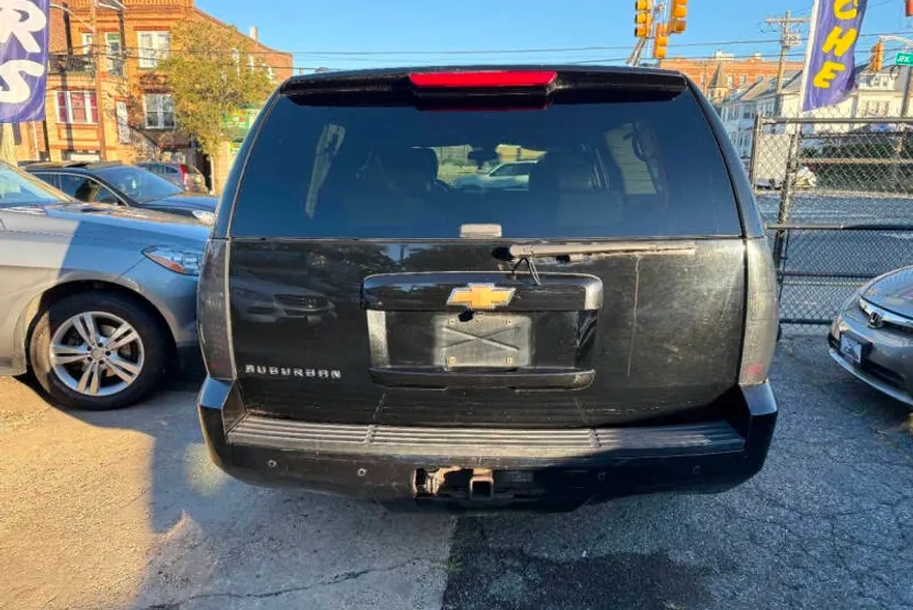 2007 Chevrolet Suburban LTZ photo 1