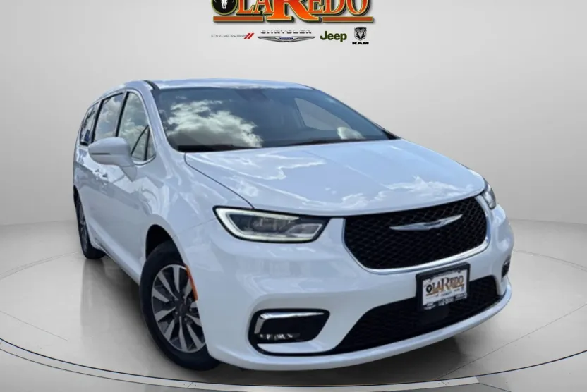 2022 Chrysler Pacifica Touring L photo 1